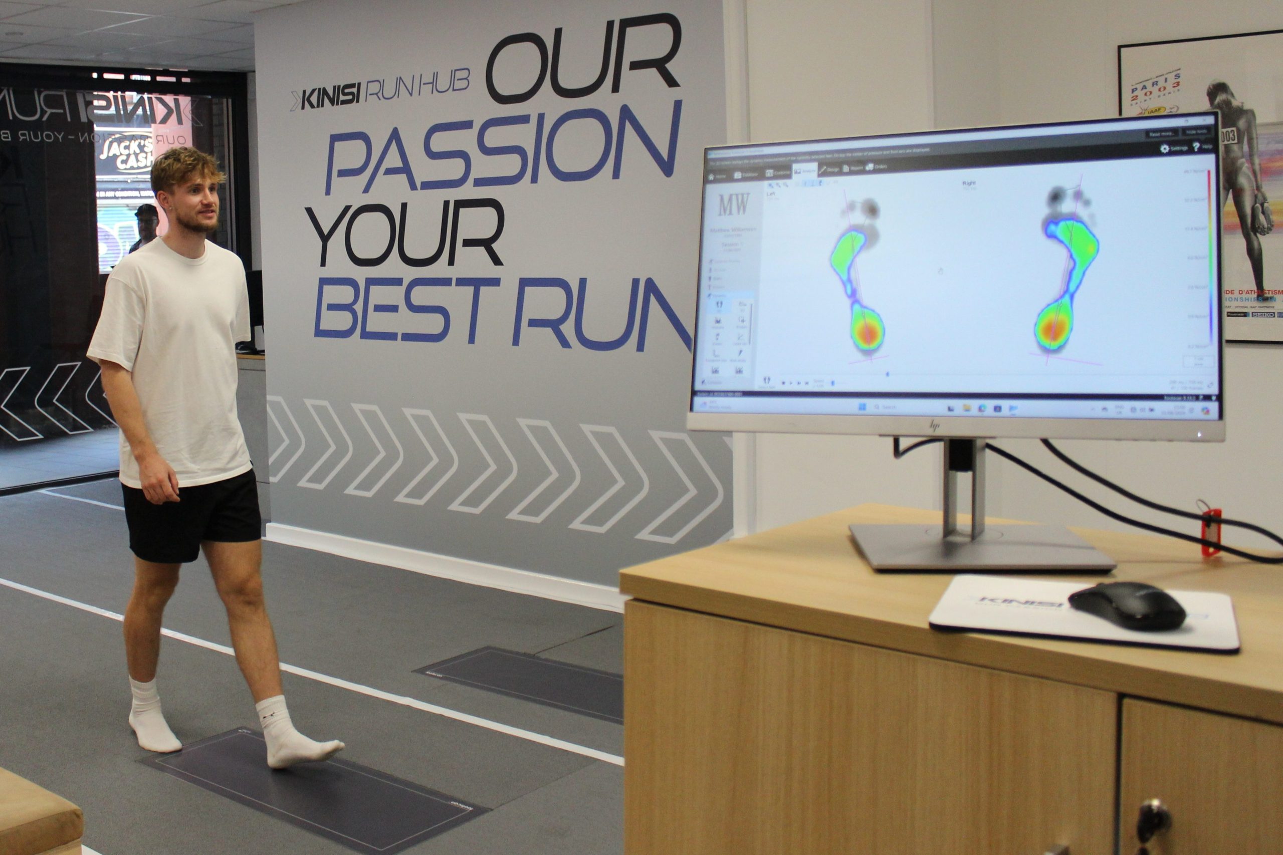 Now we know why you move, we start analysing how you move. We conduct the gait analysis on our 10 meter Mondo track and 1 meter Footscanยฎ pressure plates.