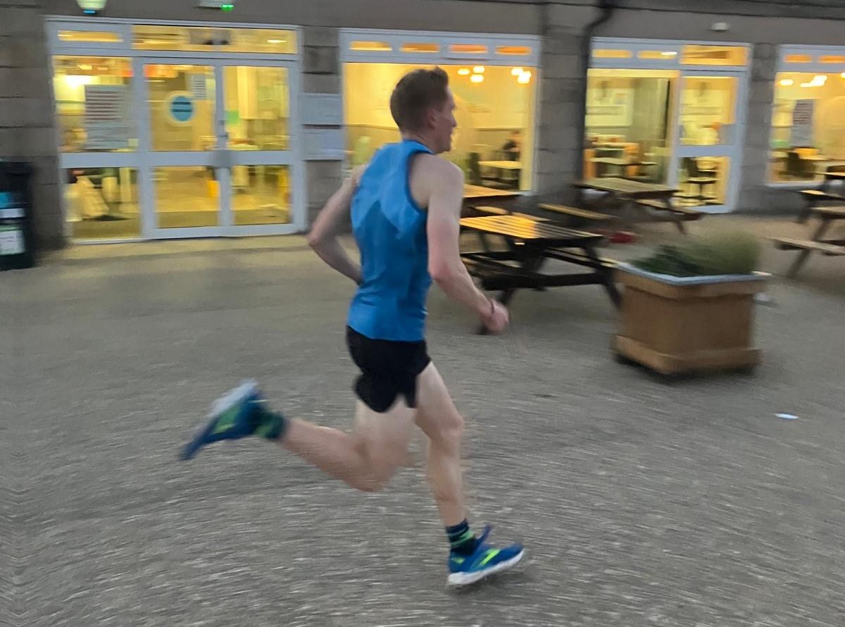 On Thursday I raced the fifth race of nine 5 mile races in the Dave Jones Prom Run Series organised by Weston Athletic Club. These are flat, quick road races along the prom of the Weston-Super-Mare seafront. Kinisi Run Hub are excited to be sponsoring this great series.
