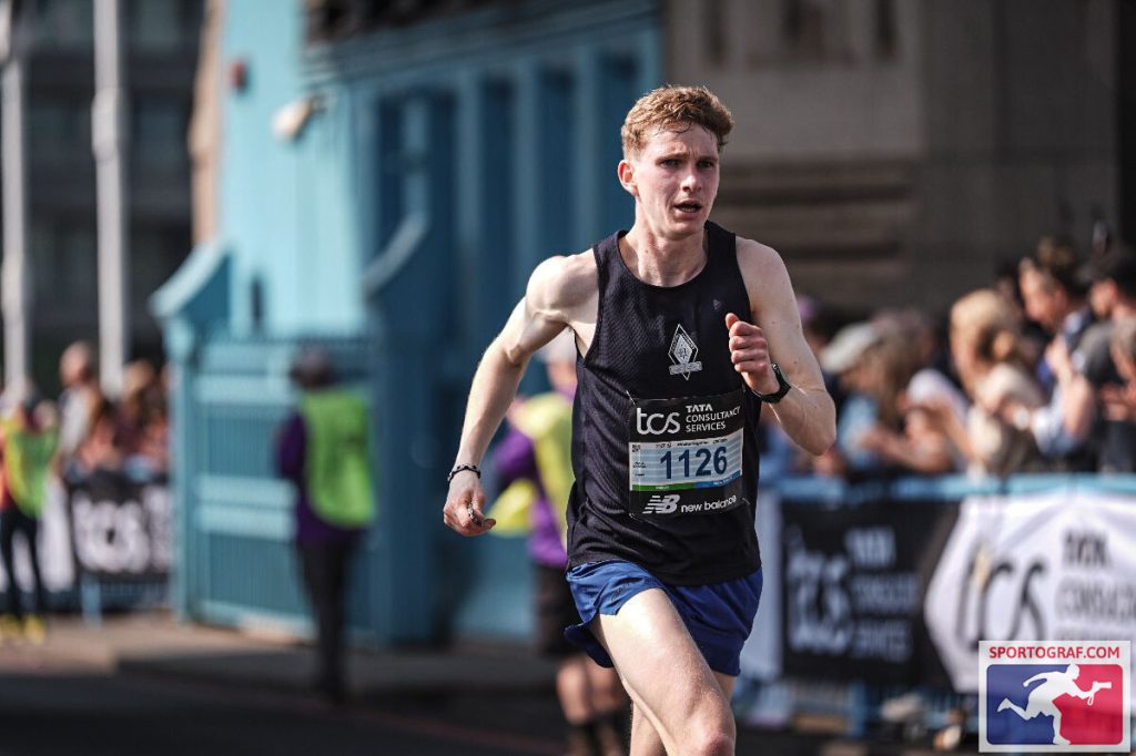 It is very easy to get carried away early in a race and even though I was conscious of this I did get caught up in the excitement. The first 10 miles of the course also have some of the best cheer zones which adds to the excitement and makes it even easier to get carried away.