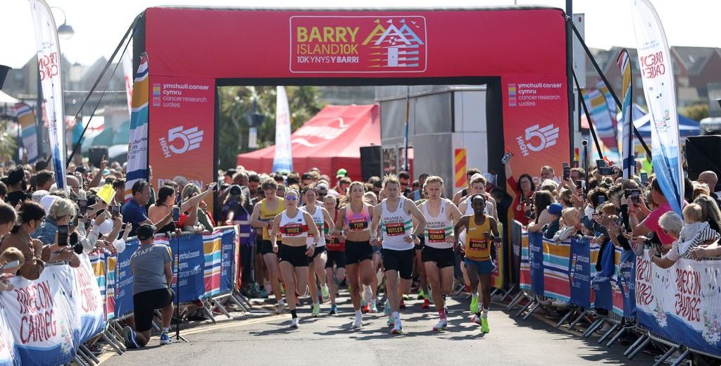 The Barry Island 10k 2025 had a fairly strong elite field consisting mainly of Wales' top club athletes but there were also some talented runners from elsewhere in the UK. The standout names were Omar Ahmed and Natasha Wilson.