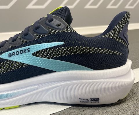 Even more DNA LOFT v3 nitrogen-infused foam in both the heel and forefoot of the midsole guarantees more cushioning for smooth running kilometre after kilometre.