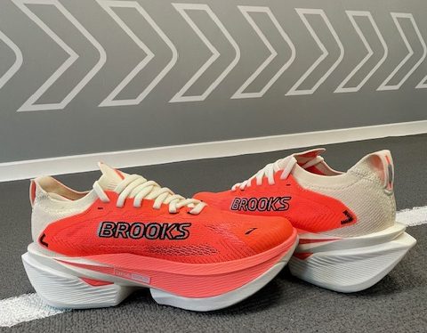 Train fast and recover faster to get the most out of every training session in the Brooks Hyperion Max 3!
