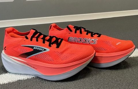 Step into the Brooks Hyperion Max 3 and launch into your workout in propulsive, protective cushioning and a plate that promotes quick turnover!